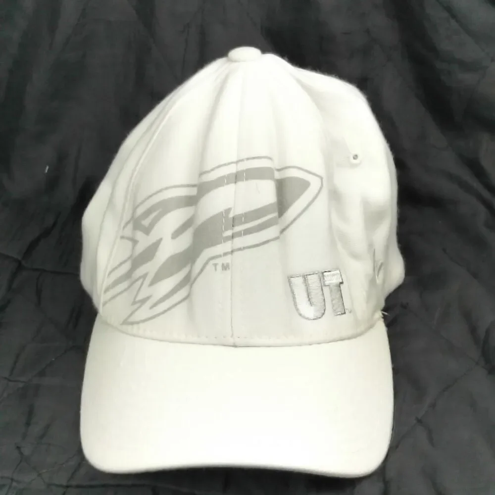Tennessee Volunteers Zephyr ZFIT Baseball Hat Men's M/L White Grey NCAA